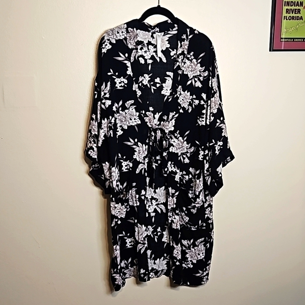 Spiritual Gangster Maya Kimono One Size Black White Floral